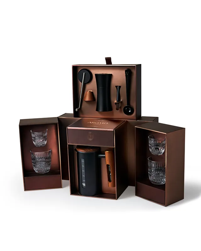 Kit de cafés da Aromo em caixas cor de cobre.