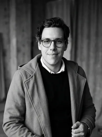 Ricardo Piochi, retrato em preto e branco.